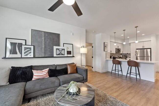Vive Luxe, San Diego, CA, Sala de estar - Vive Luxe at The Vive Collection