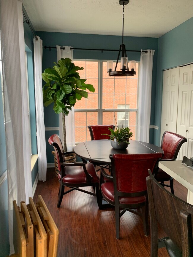 Breakfast nook - 2305 Edencrest Dr