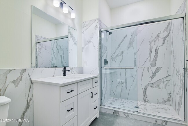 Foto del edificio - 527 Bangs Ave