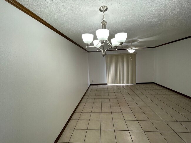 Foto del edificio - 1824 Hickory Ave