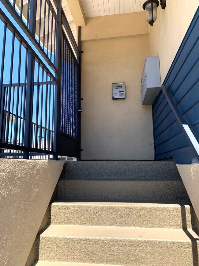 Building Photo - 3718 Glendon Ave