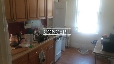 Building Photo - 447 Park Dr