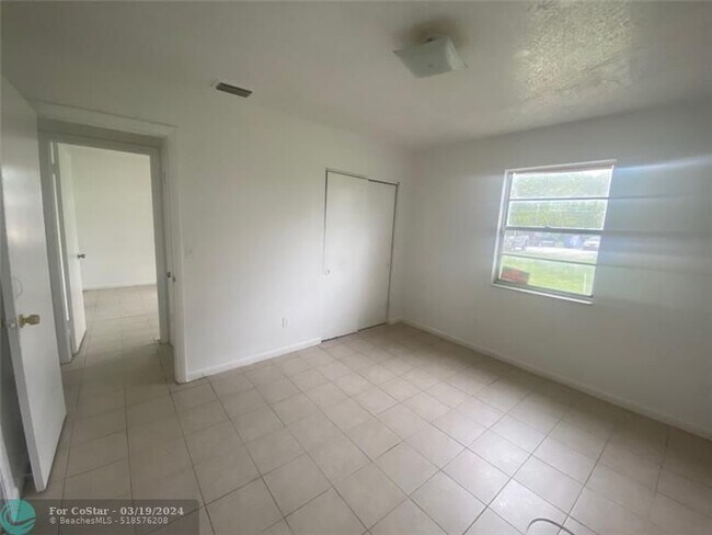 Foto del edificio - 6503 Palomar Pkwy