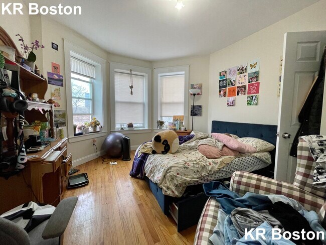 Building Photo - 84 Fenway