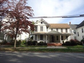 Building Photo - 702 W Main St