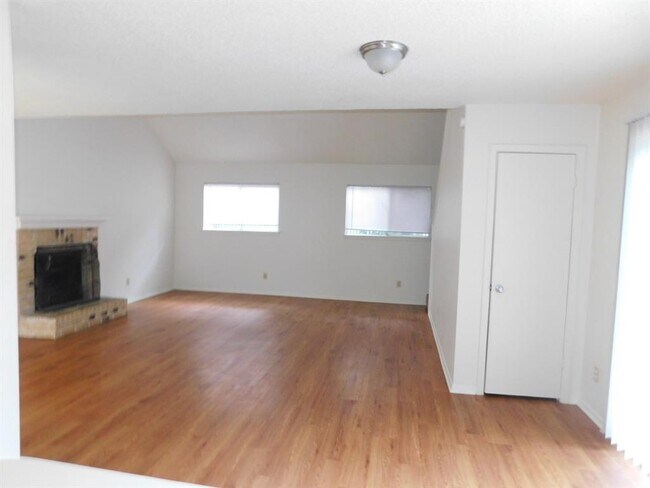 Foto del edificio - 2000 Travis Heights Blvd