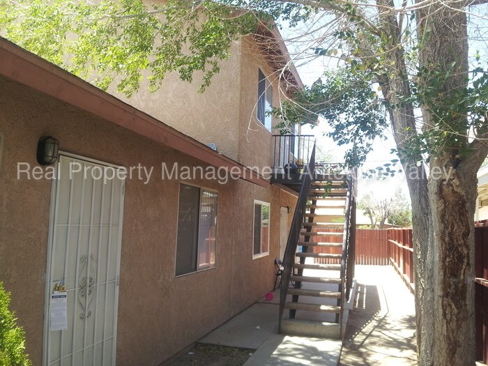 Primary Photo - 2911 Diamond St