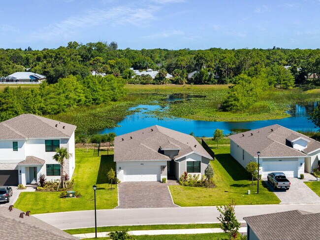 Building Photo - 5892 SE Sky Blue Cir