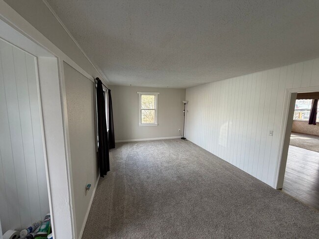 Foto del edificio - Clean, Updated Home with Large Yard in Klamath Falls