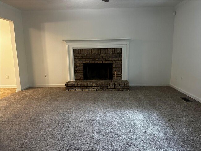 Building Photo - 2536 Country Lake Cir