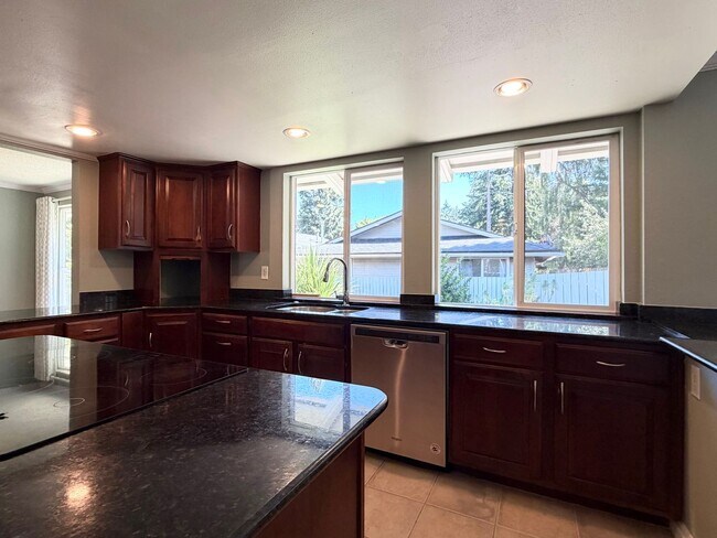 Foto del edificio - Charming 3 bed, 2 bath Federal Way Rambler