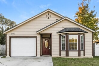 Building Photo - 2025 Hunters Trace Cir