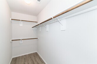 Building Photo - 8603 Hilda Oaks Dr