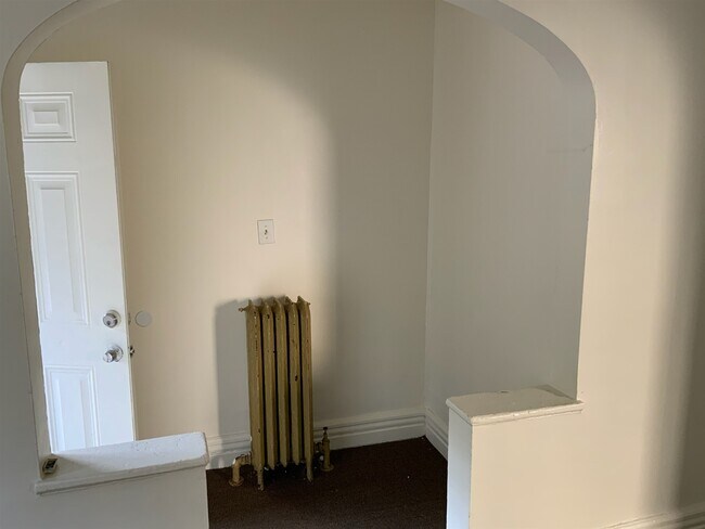 Building Photo - 685 3rd St