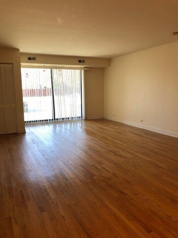 Foto del edificio - 5400 Astor Ln