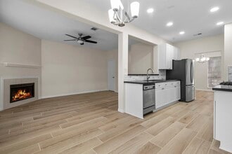 Building Photo - 13 E Willowood Ct