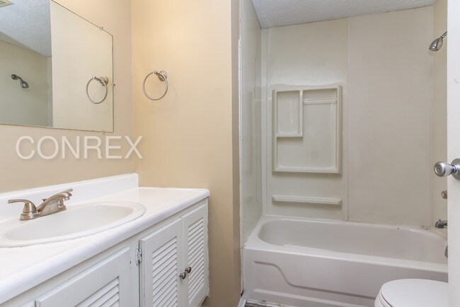 Building Photo - 2840 Pawnee Dr