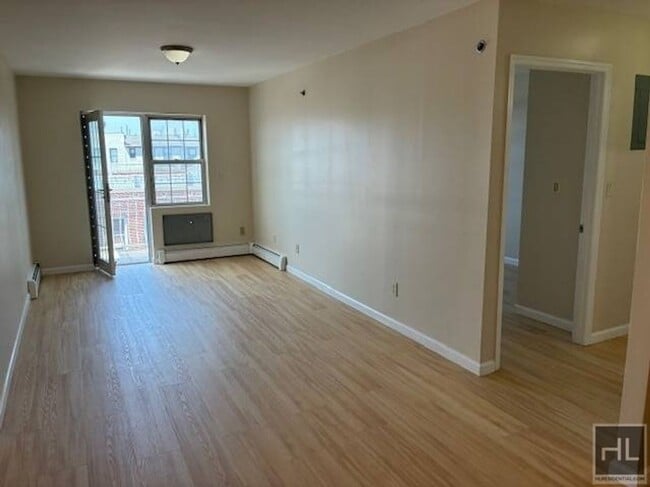 Building Photo - 67 STREET