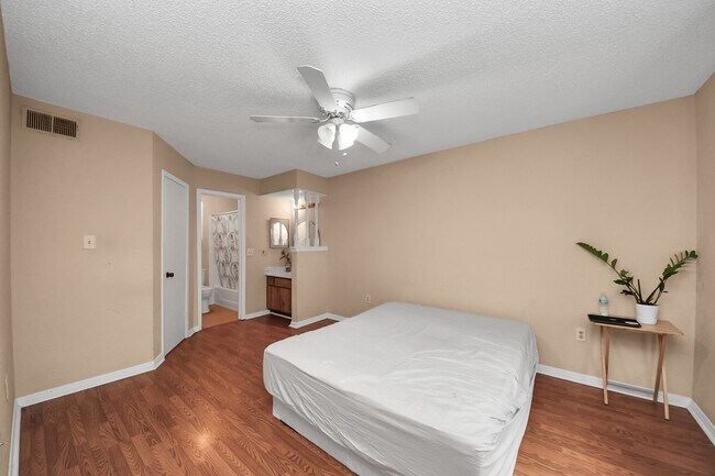 Building Photo - 250 El Dorado Blvd