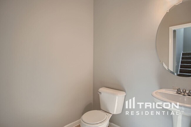 Foto del edificio - 8122 Valley Ridge Dr