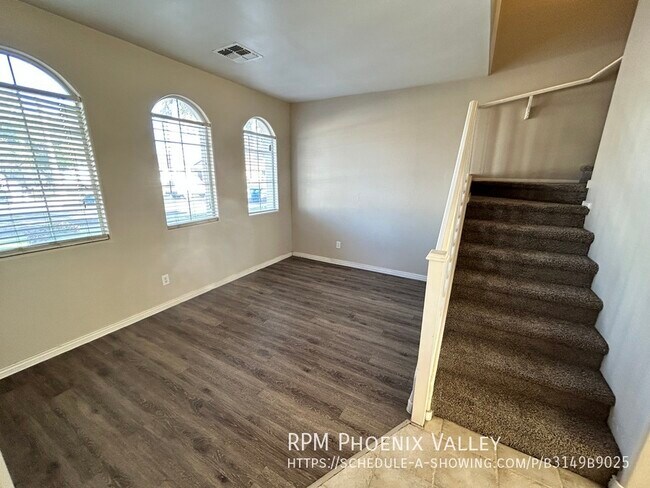 Building Photo - Beautiful 2 story home in Northglen w/ War...