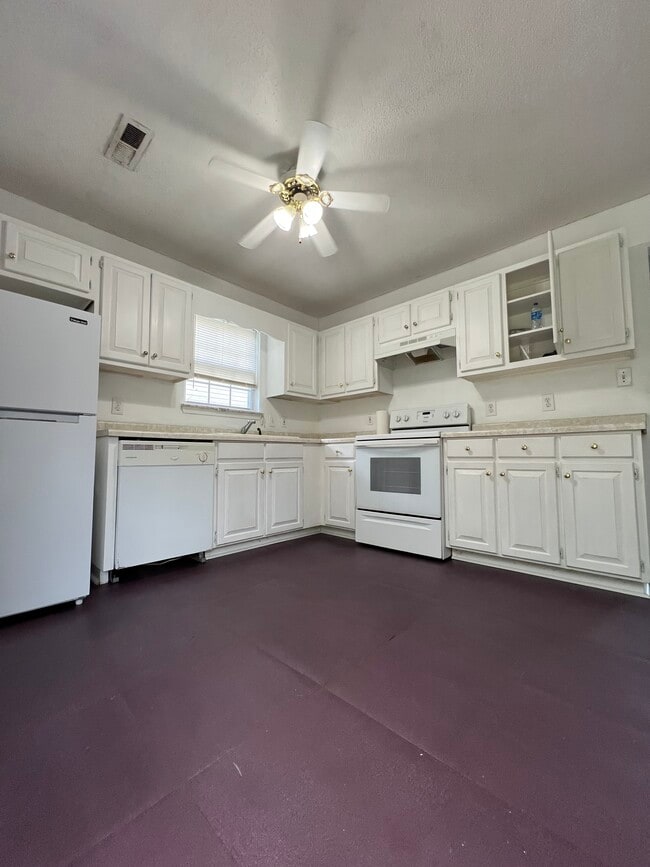 Foto del edificio - 3045 Holly Brook Cir NE