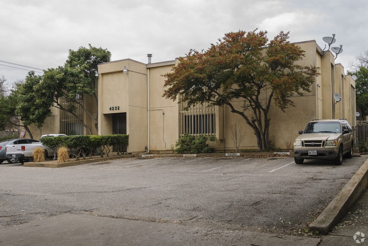 Foto principal - 4232 Rawlins St