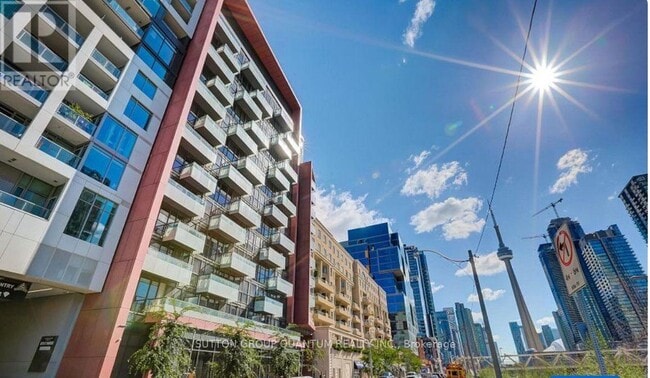 Photo du bâtiment - 560-560 Front St W