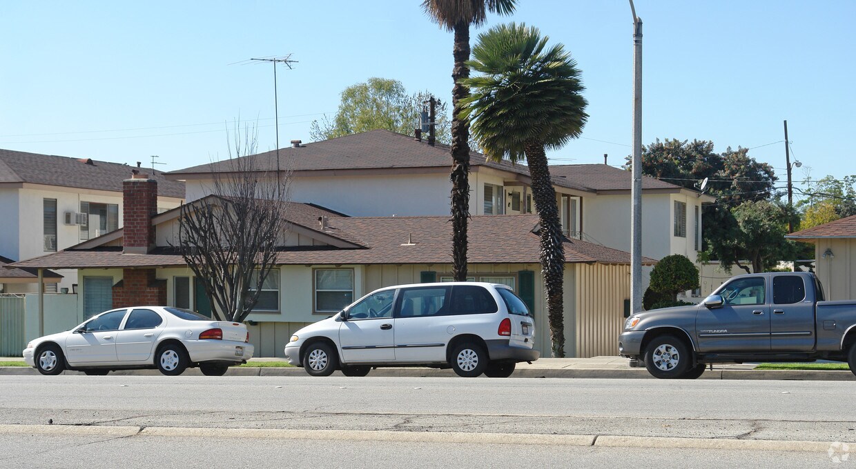 Building Photo - 3017 N Garey Ave