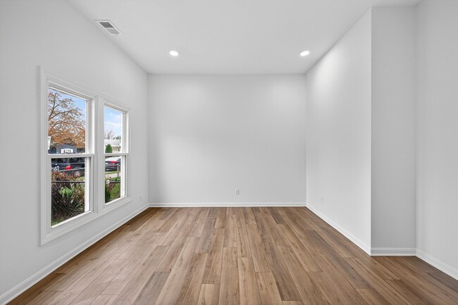 Building Photo - 508 Lilly Ave