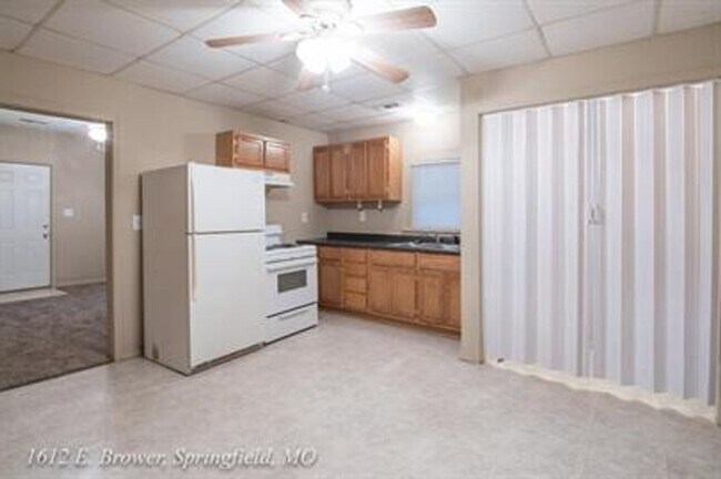 Building Photo - Adorable 2 Bedroom 1 Bathroom Home