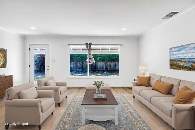 Building Photo - 15965 Blossom Hill Rd