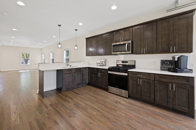 Foto del edificio - Multi Generational / Roommate Home in Nort...