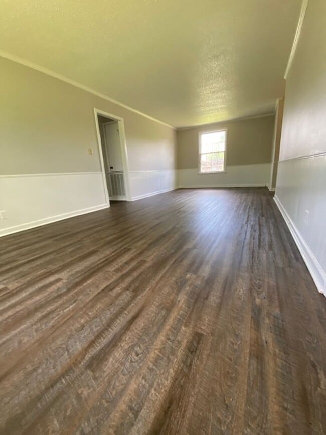 Building Photo - 725 Overton Dr