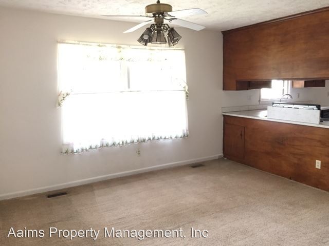 Building Photo - 3 br, 2 bath House - 650 E. Raynor Drive