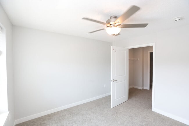 Building Photo - The Pointe on 88th