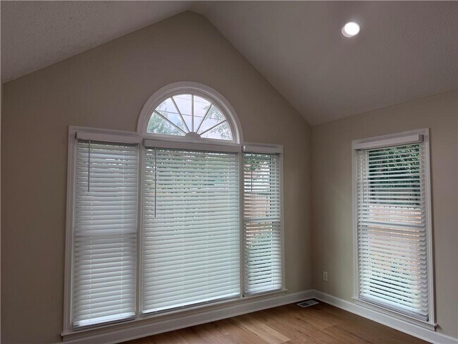 Building Photo - 2210 Concord Square Dr NE