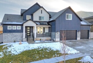 Building Photo - 423 W Red Wolf Dr