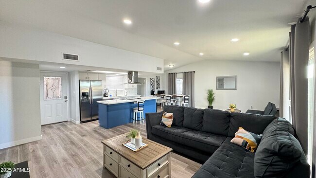 Foto del edificio - 10416 W Devonshire Ave