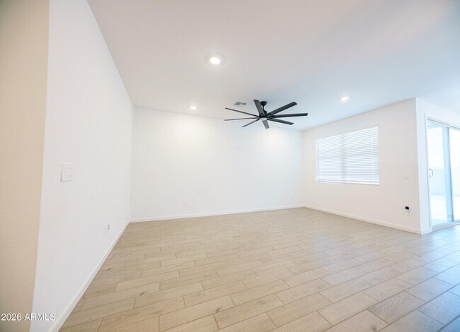Foto del edificio - 35215 W Marin Ave