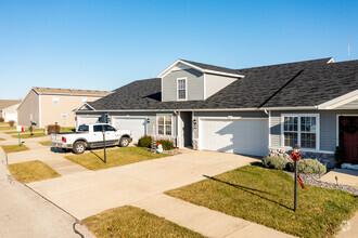 Woodland Creek Townhomes - Saginaw, MI photo'