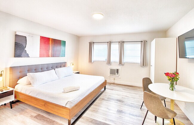 Building Photo - 460 S Ocean Dr