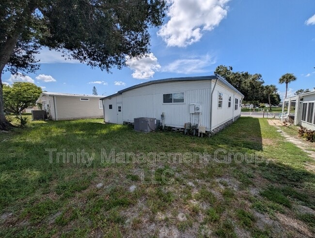 Building Photo - 207 Dolphin Dr N