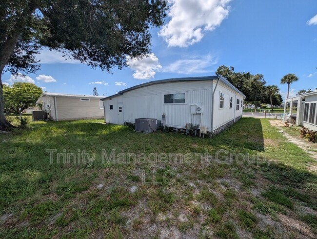 Foto del edificio - 207 Dolphin Dr N