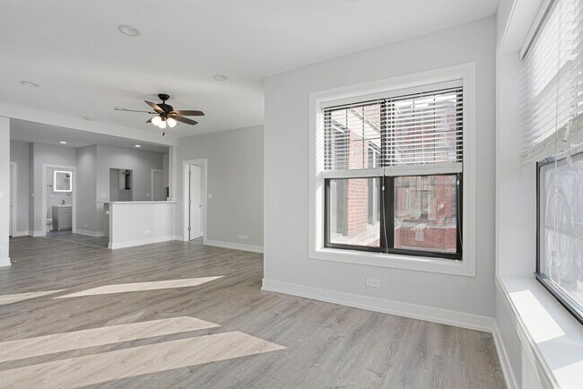 Foto del edificio - 6105 N Winthrop Ave