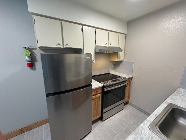 Building Photo - 3061 Lois Dr