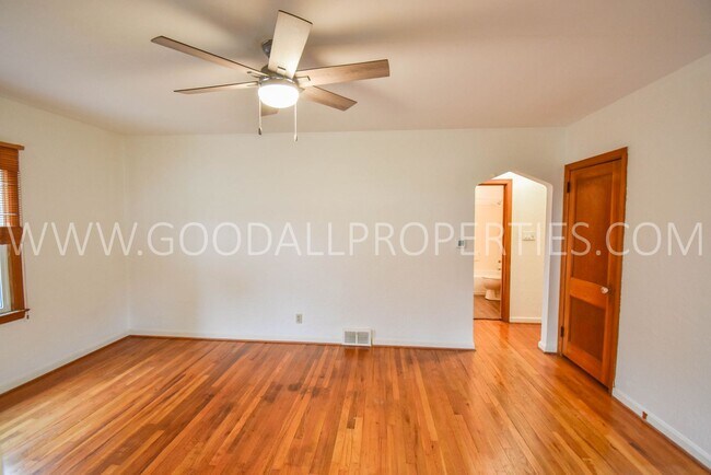 Building Photo - $1000 Off 1St Months Rent 3 Bedroom Home w...