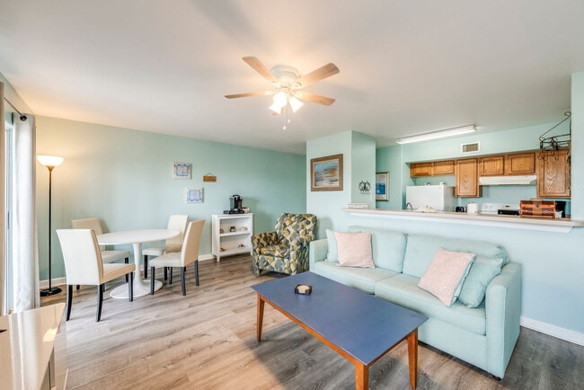 Building Photo - 15010 Leeward Dr