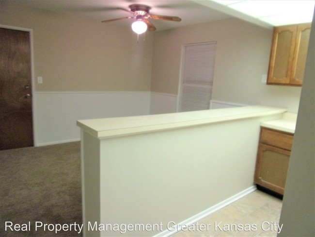 Building Photo - 1 br, 1 bath House - 8000 E. 88th Ter Apt 2