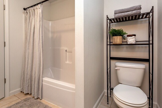 Foto del edificio - 3 Bedroom Home for rent in Des Moines, IA